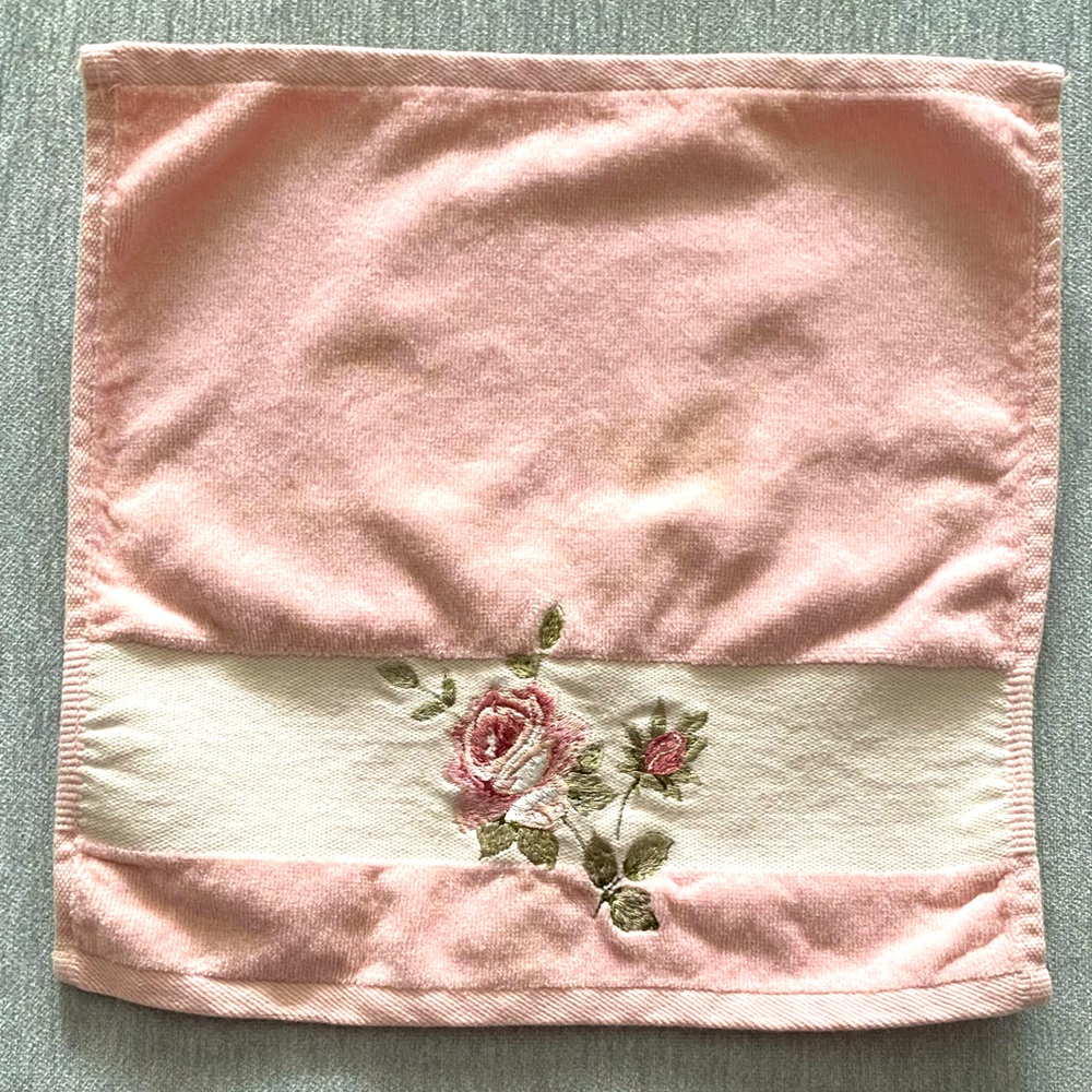 VTG Pink Cotton Washcloth with a Band of Embroidered Roses